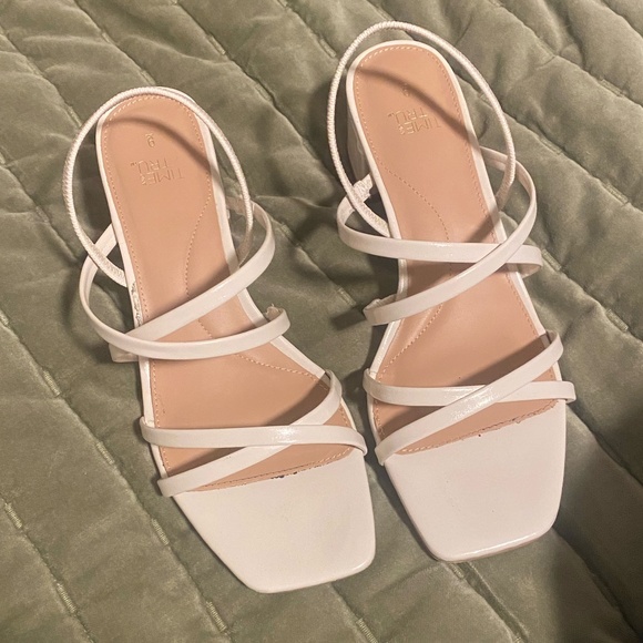 Time and Tru Women's Strappy Block Heel Sandals - Picture 5 of 6